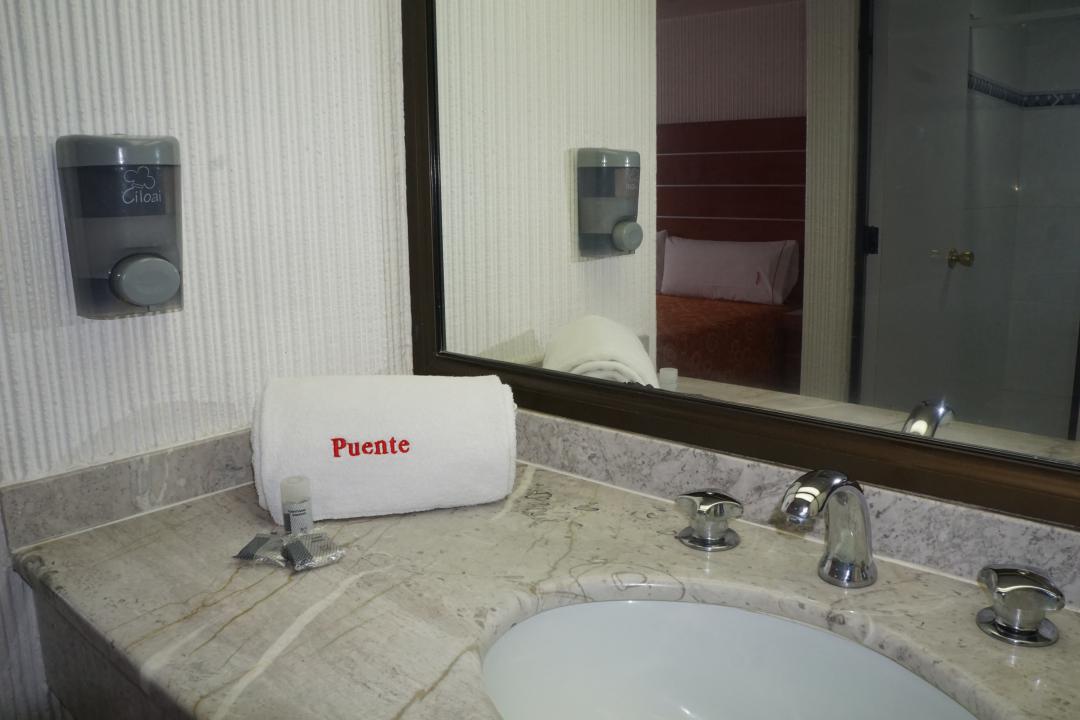 hotel puente  cerca del aeropuerto